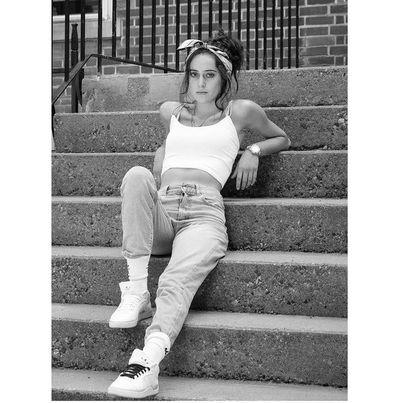 90’s Style Jeans - Picture 2 of 8